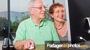 Partage photos sur les réseaux sociaux : Facebook est compliqué pour les seniors
