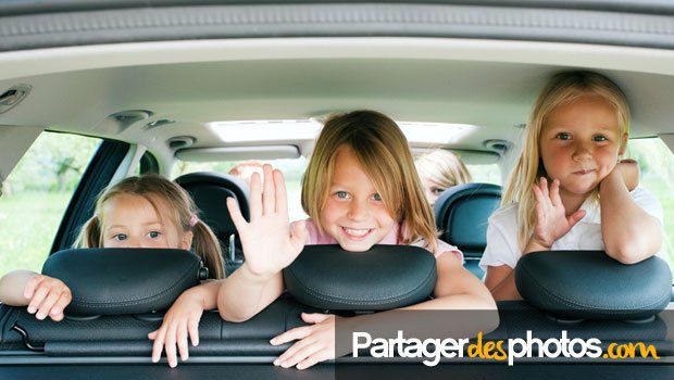 Pour de nombreuses familles adeptes du partage de photos sur Facebook, publier des photos de leurs vacances familiales ne semble poser aucun problème. 