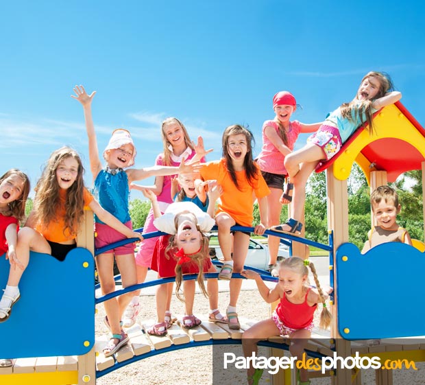 Blog de classe, blog de voyage scolaire ou périscolaire, créer son blog privé permet de partager en toute sécurité avec les familles