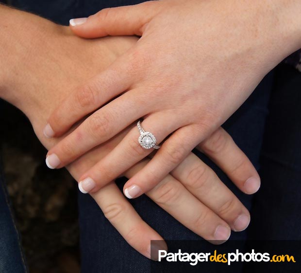 Site de mariage : Publicités, non respect de la vie privée, piratages, usurpation d'identité, il est plus que préférable d'avoir recours à un service privé pour partager ses photos de mariage