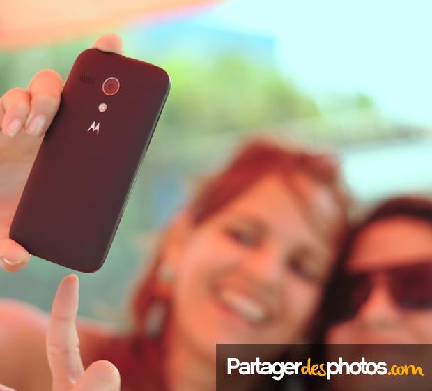 Les jeunes mariés peuvent nommer des contributeurs et leur permettre de télécharger eux aussi leurs photos et vidéos dans l'espace privé !