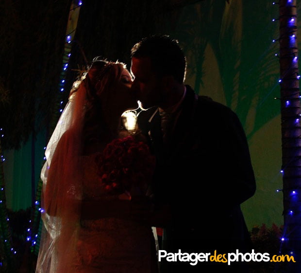 Notre mariage en ligne : Partager des photos de son mariage doit être fait avec précaution en utilisant un service adapté