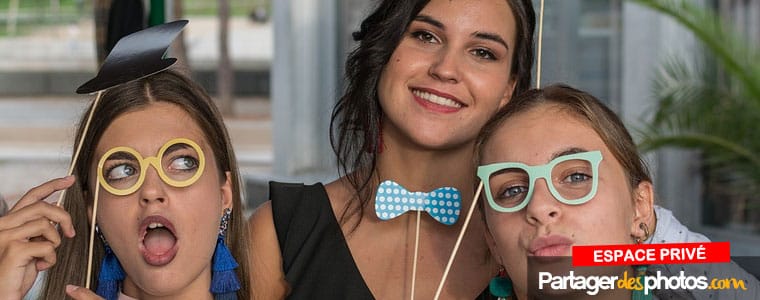 Partager photos et vidéos de son mariage sans risque est possible : créez votre espace mariage en ligne et définissez qui va pouvoir s'y connecter.