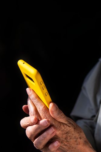 Partage photos avec personnes âgées sur mobile